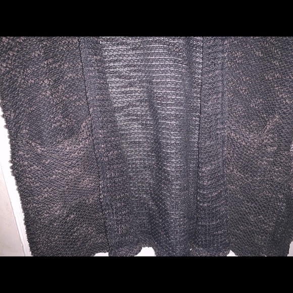 GRAY CARTIGAN // ONE SIZE FITS ALL - Picture 2 of 3